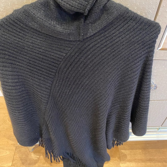 Guess BNWTs cowl neck poncho sweater - Picture 2 of 4